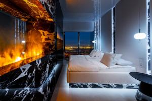 Posteľ alebo postele v izbe v ubytovaní Apartamenty Sky Tower z Jakuzzi Przy Oknie
