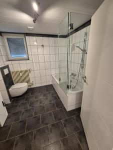 Koupelna v ubytování Großzügige 96 qm Wohnung mit 2 Schlafzimmern und großem Wohnzimmer
