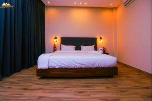 Ένα ή περισσότερα κρεβάτια σε δωμάτιο στο SOFiA PYRAMiDS & SPHiNX HOTEL free pool access