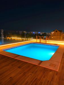 Πισίνα στο ή κοντά στο SOFiA PYRAMiDS & SPHiNX HOTEL free pool access