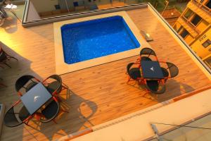 Πισίνα στο ή κοντά στο SOFiA PYRAMiDS & SPHiNX HOTEL free pool access