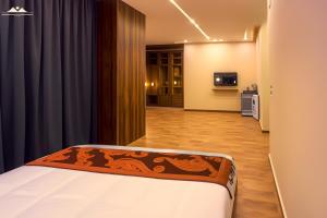 Ένα ή περισσότερα κρεβάτια σε δωμάτιο στο SOFiA PYRAMiDS & SPHiNX HOTEL free pool access