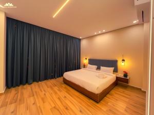 Ένα ή περισσότερα κρεβάτια σε δωμάτιο στο SOFiA PYRAMiDS & SPHiNX HOTEL free pool access