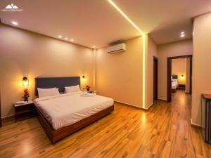 Ένα ή περισσότερα κρεβάτια σε δωμάτιο στο SOFiA PYRAMiDS & SPHiNX HOTEL free pool access