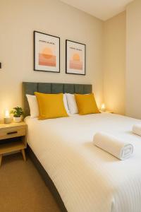 Postel nebo postele na pokoji v ubytování 1 Bedroom Apartment for 2 in City Centre & ensuite