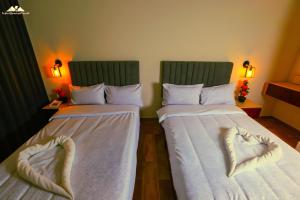 Ένα ή περισσότερα κρεβάτια σε δωμάτιο στο SOFiA PYRAMiDS & SPHiNX HOTEL free pool access