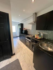 Η κουζίνα ή μικρή κουζίνα στο Cosy 1 Bedroom House with Parking
