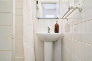 Et badeværelse på Studio central Lille à pied ou métro + 12 billeder