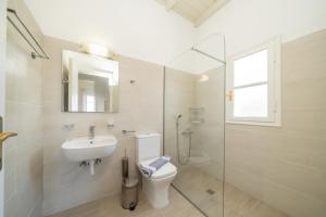 A bathroom at The Sunset Villa Kefalonia