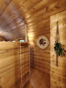 a log cabin room with a wooden wall at Le refuge cévenol in Concoules
