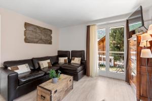 A seating area at Zermatt, 4 pers, 3 lits - Balcon avec vue et petit jardin