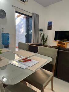 Televízia a/alebo spoločenská miestnosť v ubytovaní Yaya Home - Recoleta