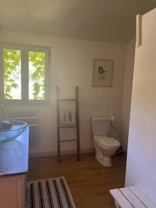 Ένα μπάνιο στο Maison avec jardin privé & pkg dans une pépinière +10 φωτογραφίες