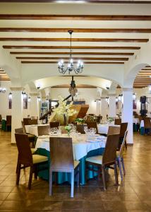 Ein Restaurant oder anderes Speiselokal in der Unterkunft Hotel Tossal d'Altea 