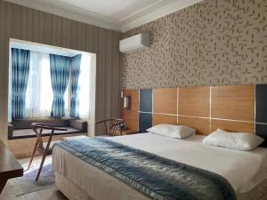 Ένα ή περισσότερα κρεβάτια σε δωμάτιο στο Yahura Otel