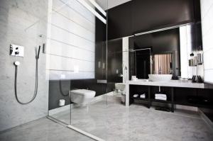 Kúpeľňa v ubytovaní Platinum Palace Boutique Hotel & SPA