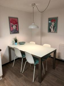 Imagen de la galería de Die Kleine Feine Ferienwohnung, en Villingen-Schwenningen 3 fotos más