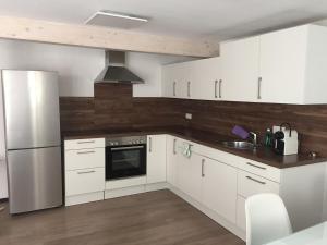 Una cocina o zona de cocina en Die Kleine Feine Ferienwohnung