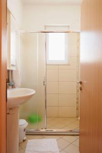 Ένα μπάνιο στο Blue Point Apartament +16 φωτογραφίες