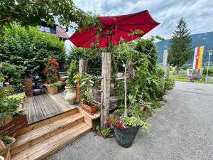 Um jardim no exterior de Hotel Restaurant Gasthof Michal