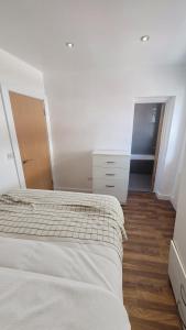 Ένα ή περισσότερα κρεβάτια σε δωμάτιο στο Shoreditch Escape by City Sparrow