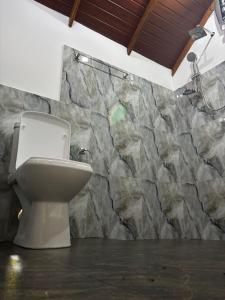 Baðherbergi á Manju Homestay +37 myndir