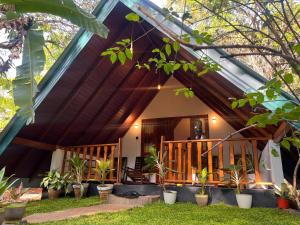 Garður fyrir utan Manju Homestay