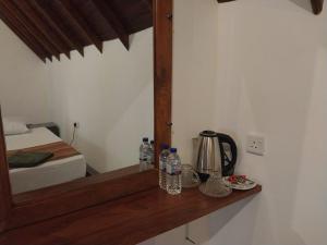 Rúm í herbergi á Manju Homestay