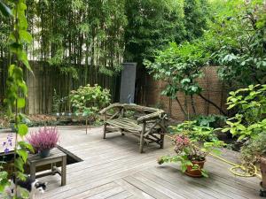 Κήπος έξω από το Garden Studio Les Bambous