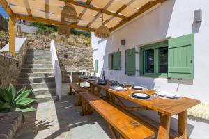 Siseõu või muu väliala majutusasutuses Lefkes View Villa