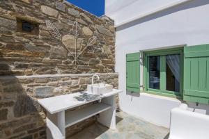 Rõdu või terrass majutusasutuses Lefkes View Villa