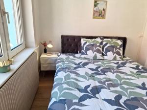 Postel nebo postele na pokoji v ubytování Cosy 50 M2 avec parking privé et vue mer LE PORTEL