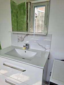 Koupelna v ubytování Cosy 50 M2 avec parking privé et vue mer LE PORTEL