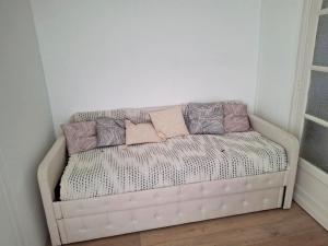 Postel nebo postele na pokoji v ubytování Cosy 50 M2 avec parking privé et vue mer LE PORTEL