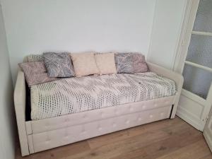 Postel nebo postele na pokoji v ubytování Cosy 50 M2 avec parking privé et vue mer LE PORTEL