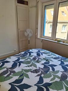 Postel nebo postele na pokoji v ubytování Cosy 50 M2 avec parking privé et vue mer LE PORTEL