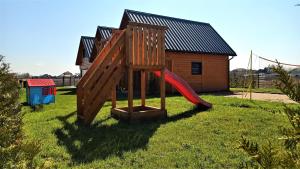 Ο χώρος παιχνιδιού για παιδιά στο Słoneczne Chatki