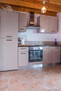 Η κουζίνα ή μικρή κουζίνα στο Vacances Océan - Residence de L'Océan +7 φωτογραφίες