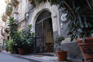 an entrance to a building with a door and plants at Casa Sant'Anna in Catania