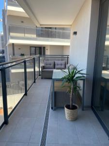 Balkoni atau teres di Habitación con piscina comunitaria