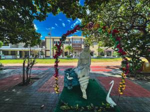 a statue in the middle of a park at Hotel Mitologia Algodoal in Algodoal