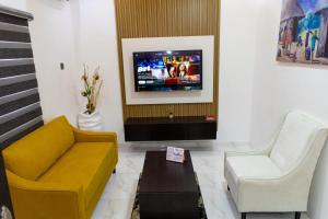 TV a/nebo společenská místnost v ubytování Havilland Apartments