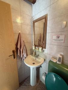 Ένα μπάνιο στο Village Gečat-Villa Una +62 φωτογραφίες