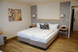 Postel nebo postele na pokoji v ubytování Hotel Cristal + 37 fotografií