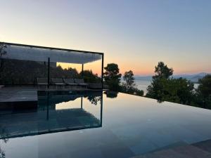 Der Swimmingpool an oder in der Nähe von RUSTICO