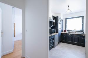 Η κουζίνα ή μικρή κουζίνα στο F2 moderne - 15 min Paris - Parking privé +17 φωτογραφίες