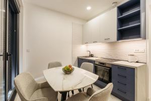 Apartmani Jakšić的厨房或小厨房