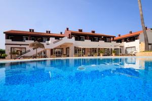 Billede fra billedgalleriet på Nuramar Aparthotel i Cala'n Bosch + 15 billeder