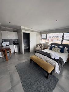 Ένα ή περισσότερα κρεβάτια σε δωμάτιο στο Apartment Dolphin House +25 φωτογραφίες