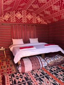 Postel nebo postele na pokoji v ubytování Luxury diamond camp